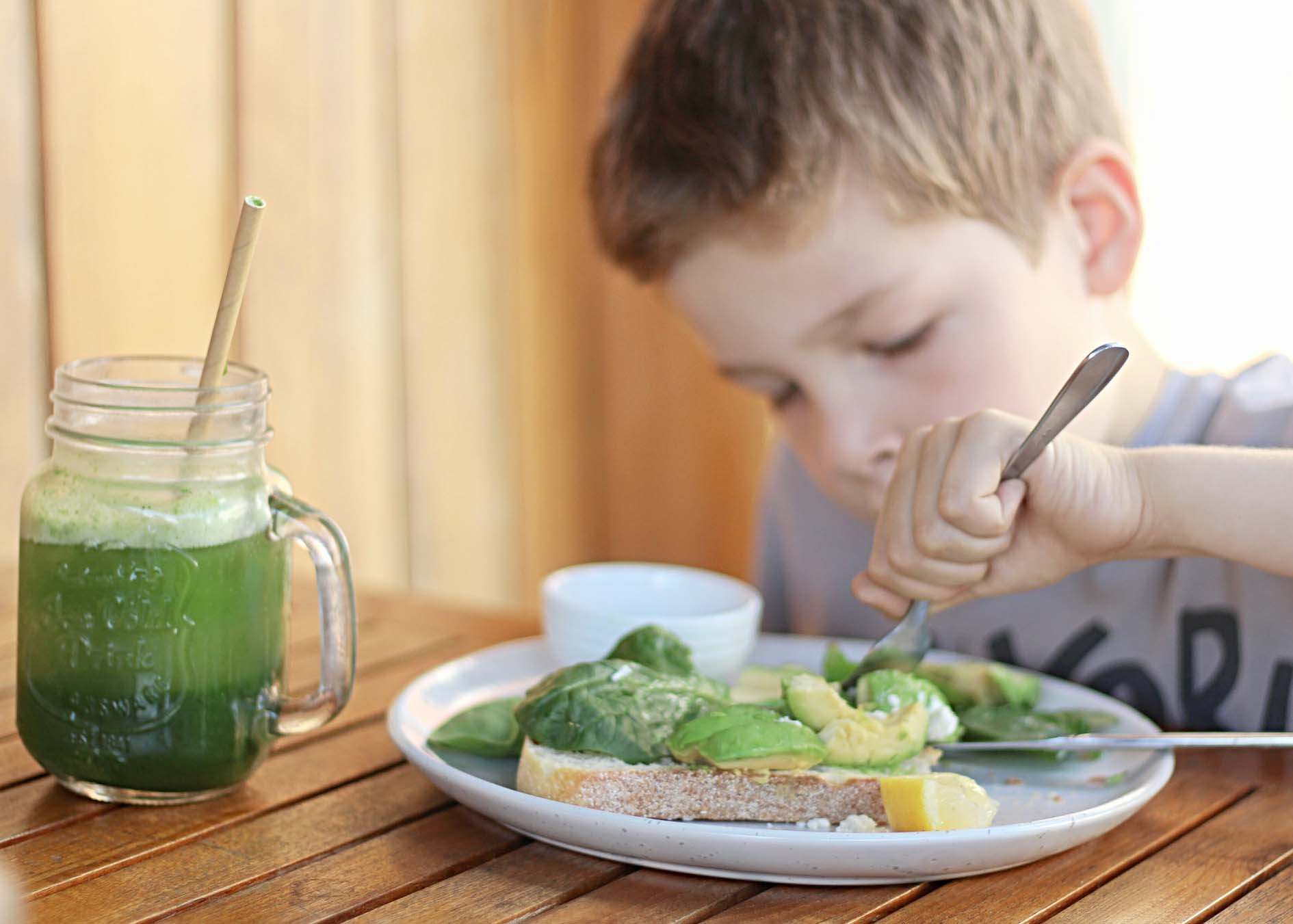 Smashed avo at Oikos