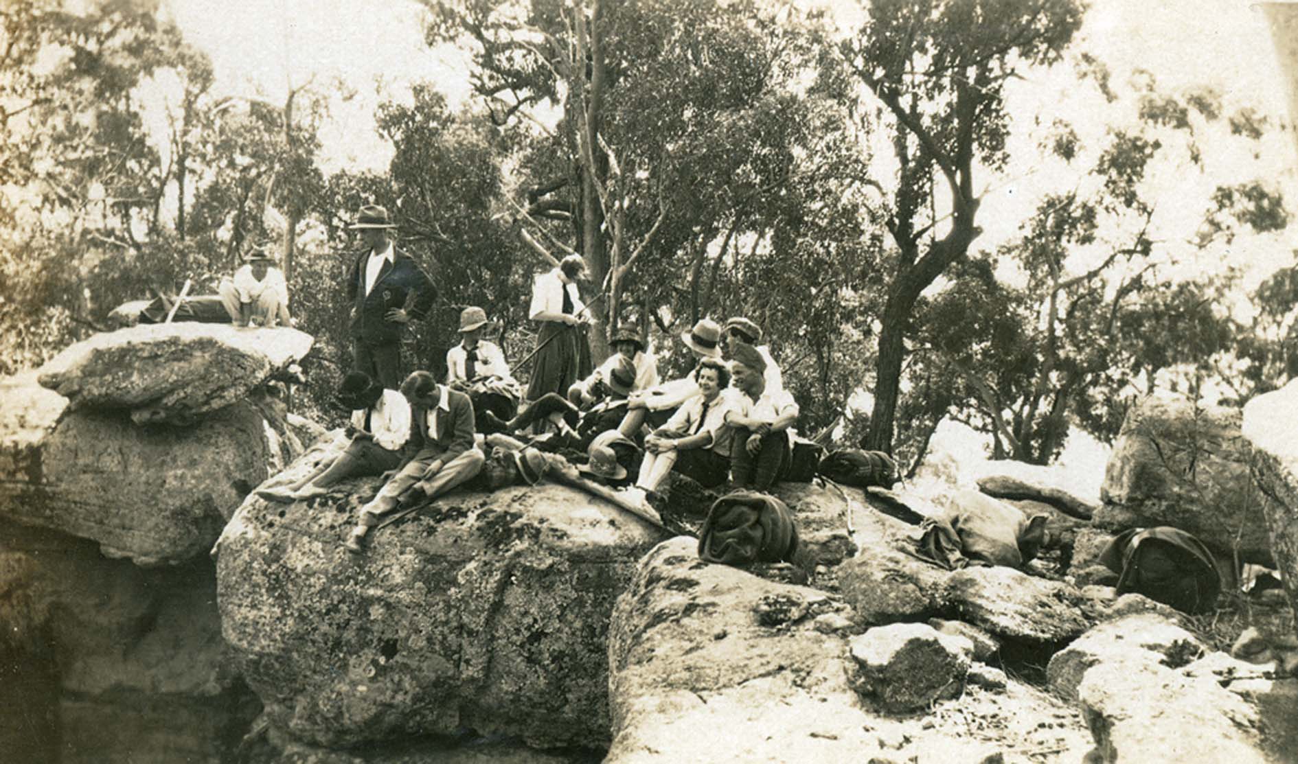 Members of Jones family of Oakleigh (house), and friends, preparing for trip home from Spring Mountain, 1920s: Ipswich Libraries (spydus.com)