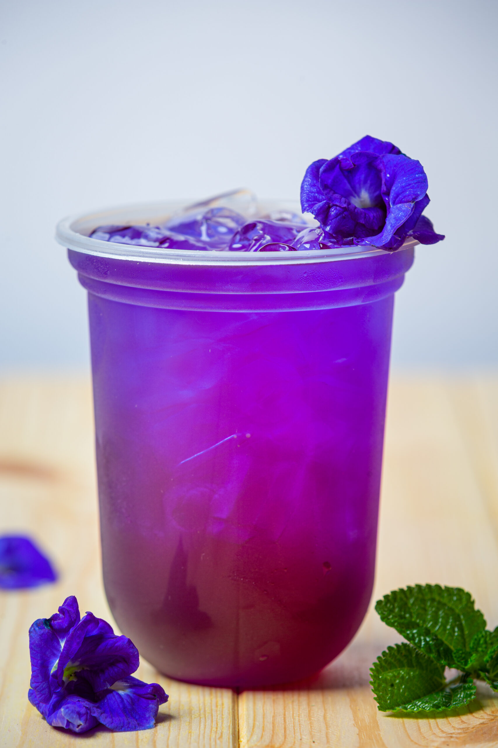 Butterfly pea iced tea. Designed by Freepik. www.freepik.com