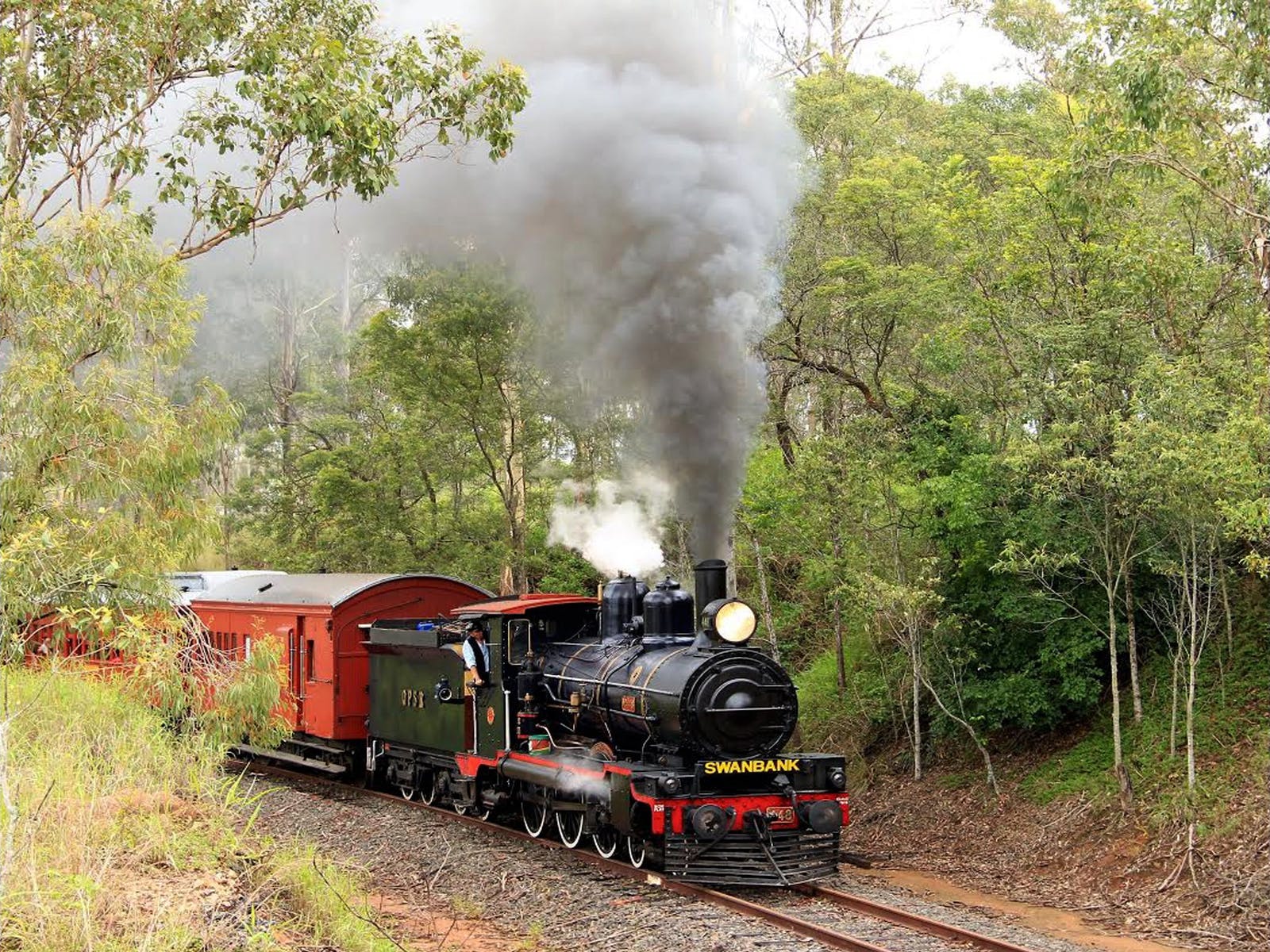 steam train tours qld