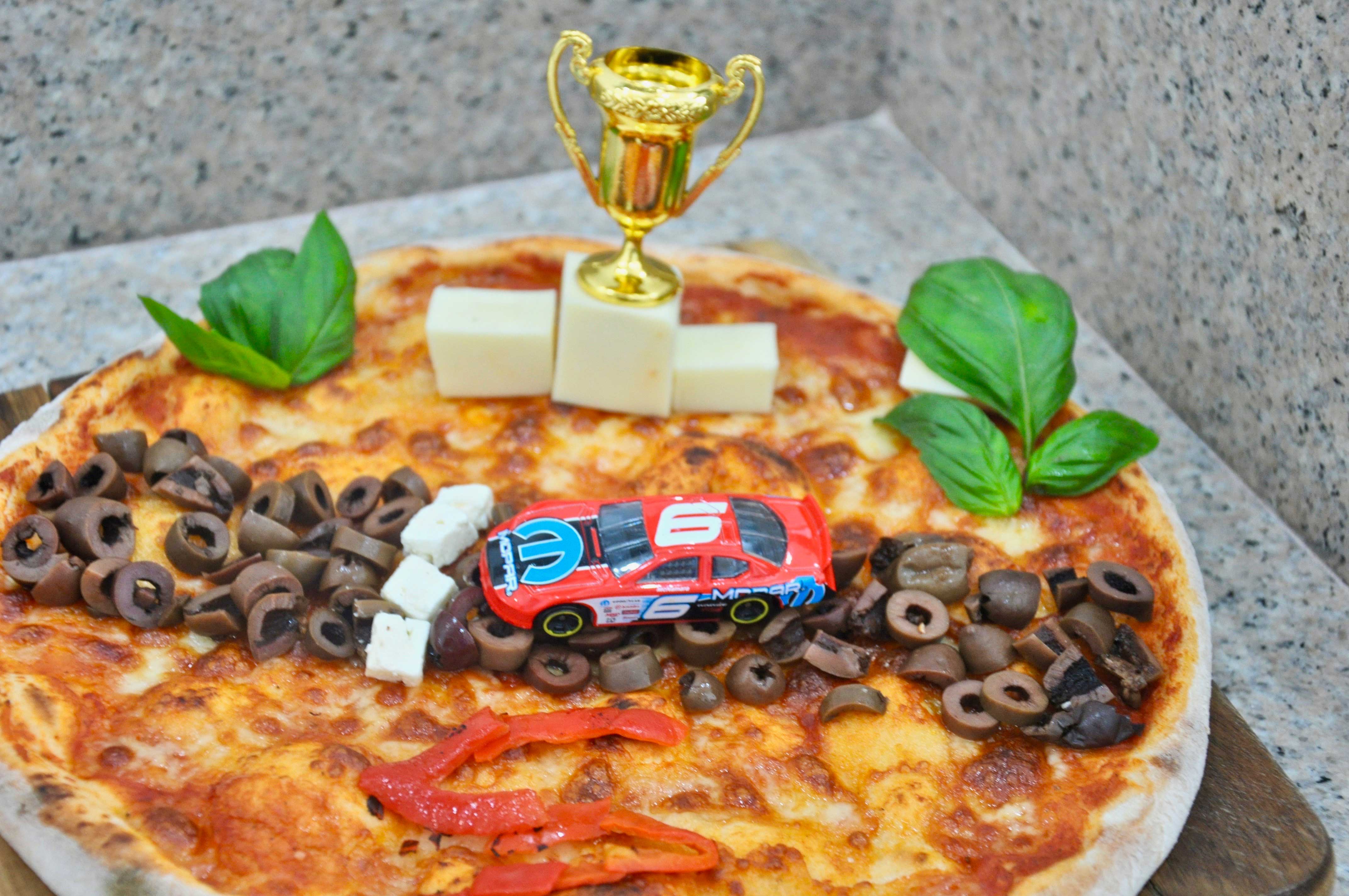 V8s pizza